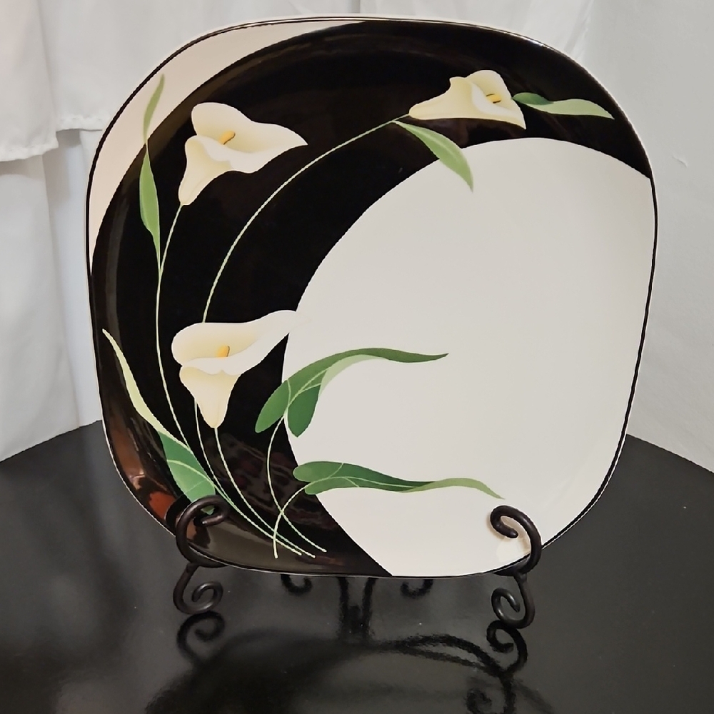 SANGO BLACK LILIES QUADRILLE DINNER PLATE